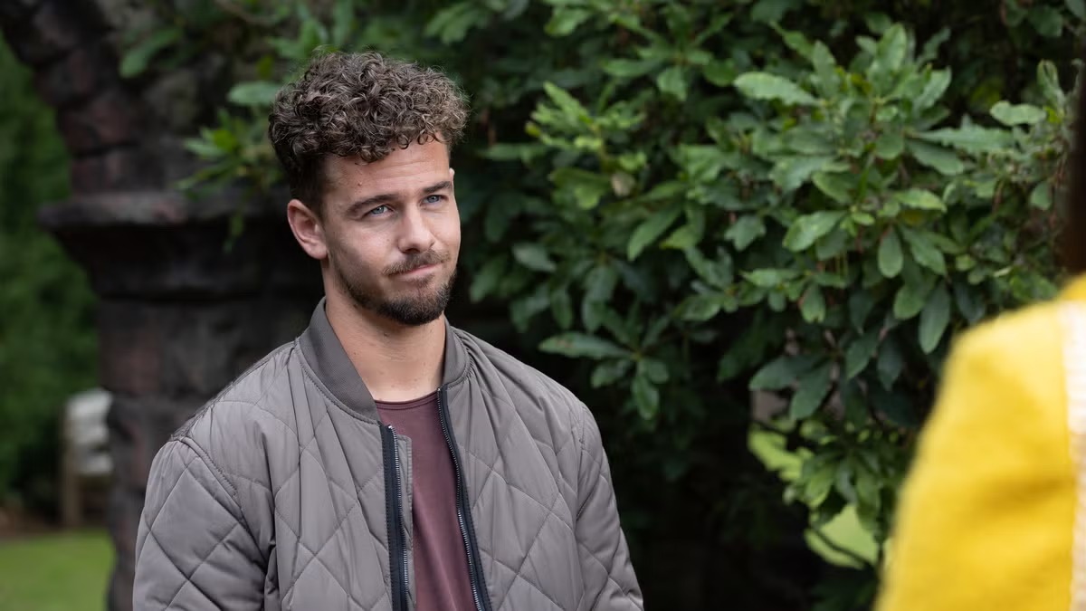 Hollyoaks spoiler: Joel heads to Norma’s flat