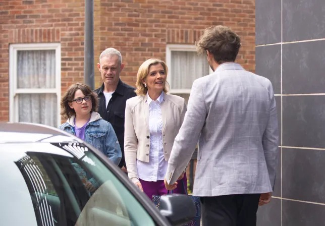 Leanne unnerved by Rowan in Coronation Street as she finally sees him for who he really is