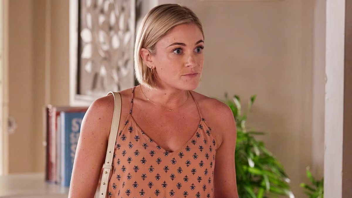 Home and Away spoiler: Harper shares her pregnancy news