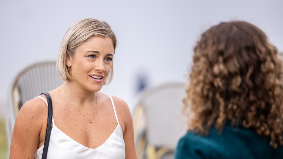 Home and Away spoiler: Harper explains her fears to Dana