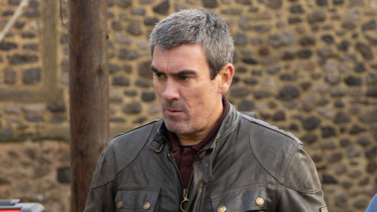 Emmerdale fans can’t get over unrecognisable Cain Dingle star in secret soap role