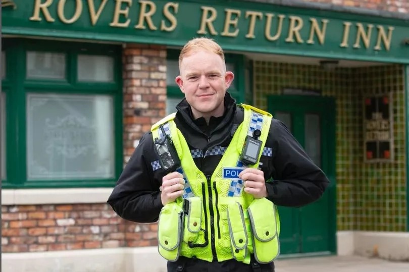 Coronation Street’s Colson Smith distracts fans with cobbles snap as he’s joined by familiar faces