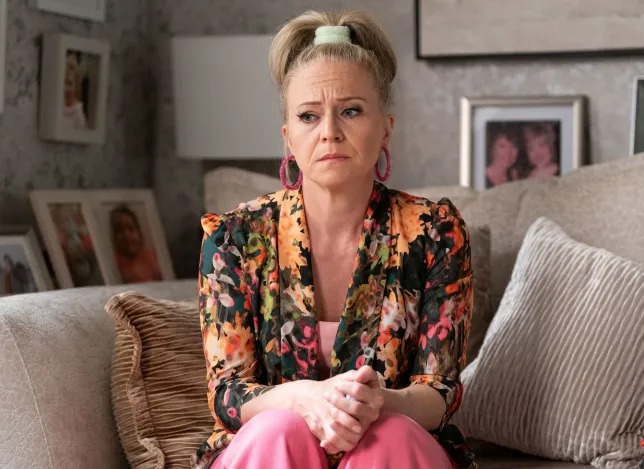 Linda Carter prepares to lose her kids forever after making another murder confession in EastEnders