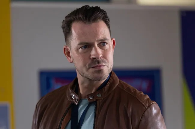 Hollyoaks spoilers: SORRY! Darren Osborne has bad news for Ethan