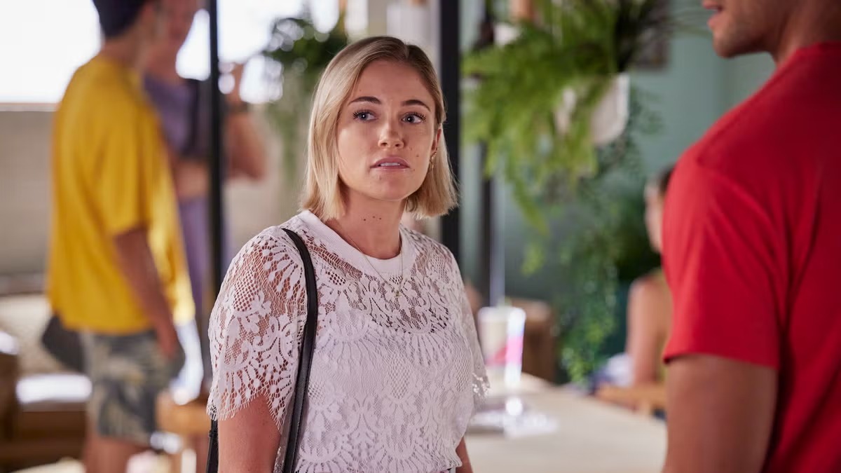 Home and Away’s Harper baby secret spreads again in new scenes