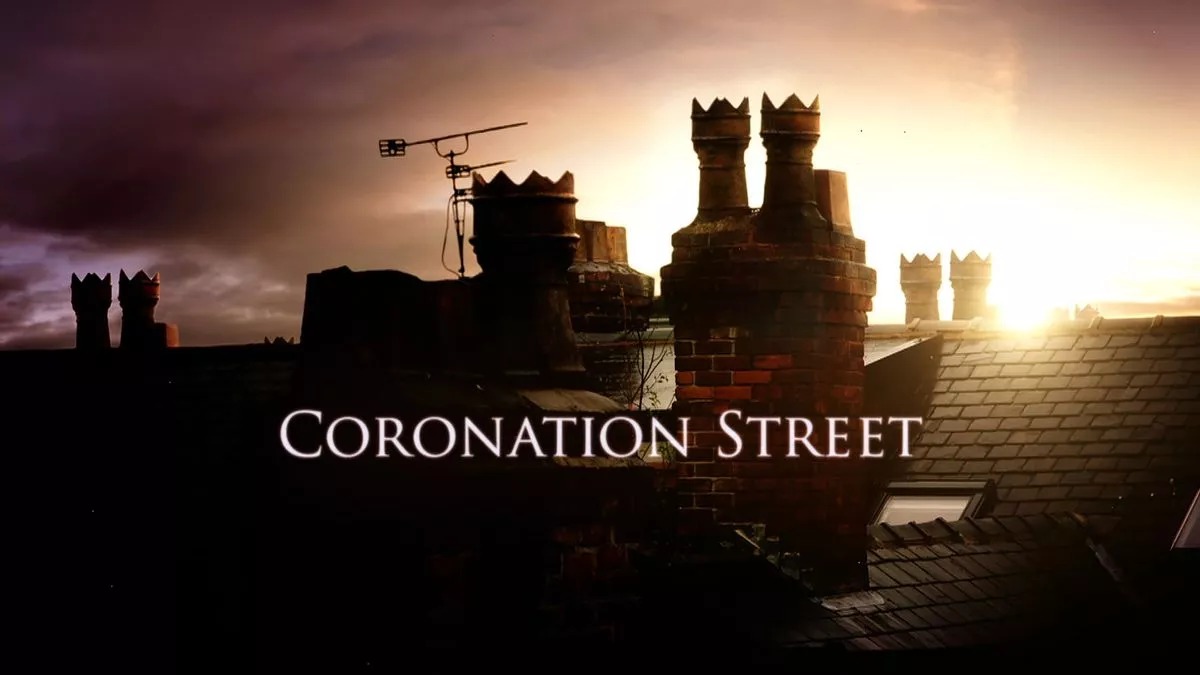 Coronation Street fans gobsmacked as they realise two beloved stars are mother and son