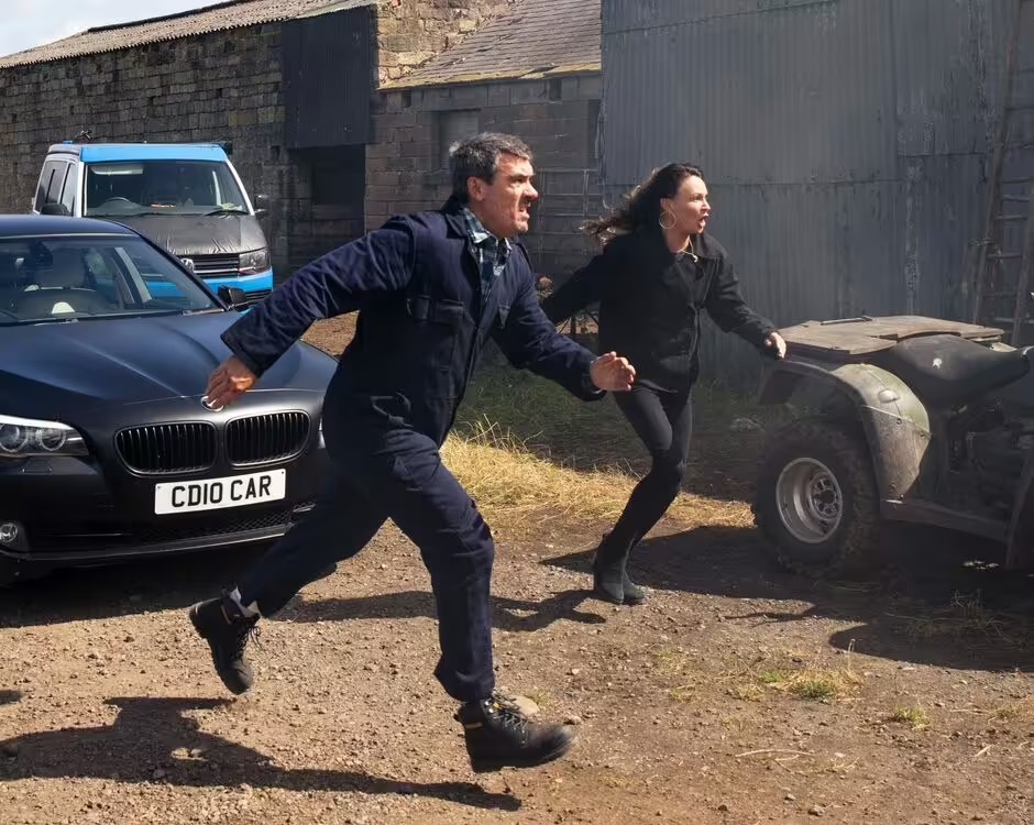 Emmerdale’s Jeff Hordley ‘lets slip’ who survives barn fire as Cain rushes to save Moira