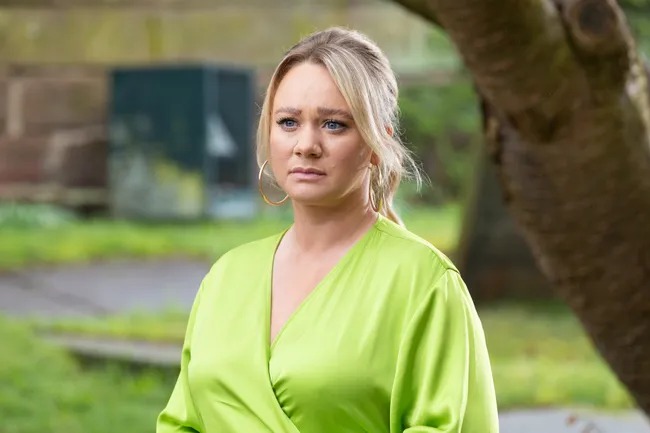 Hollyoaks spoilers: Leela Lomax shows her distrust of Abe!