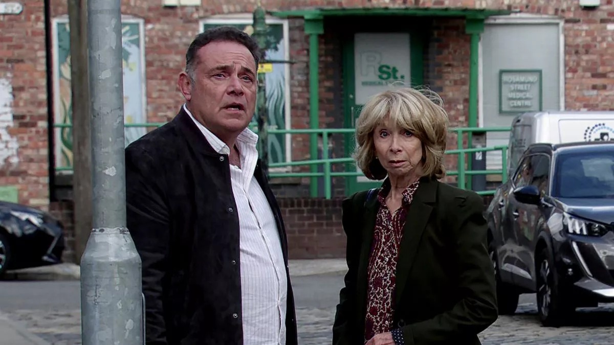 Past Coronation Street character returns ahead of sad loss – but he’s hiding something