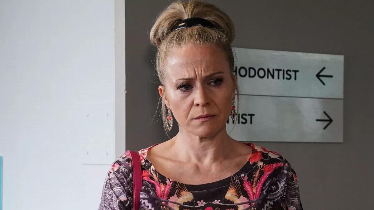 Sad EastEnders fans ‘work out who dies at Christmas’ – and it’s not Linda Carter