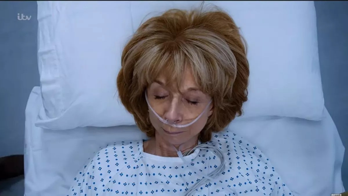 Coronation Street halted as iconic theme tune changes in Gail Platt health plot