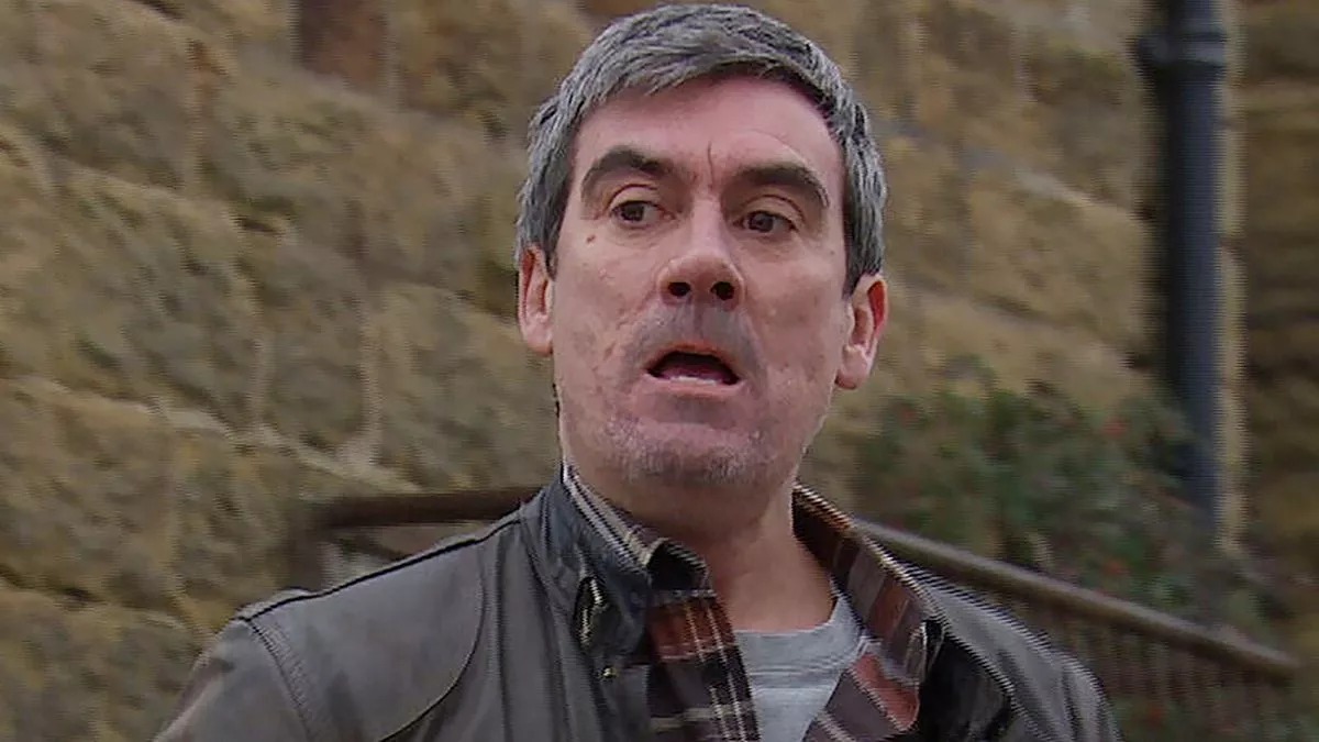 Emmerdale’s Jeff Hordley drops major clue about returning Dingle as identity ‘revealed’