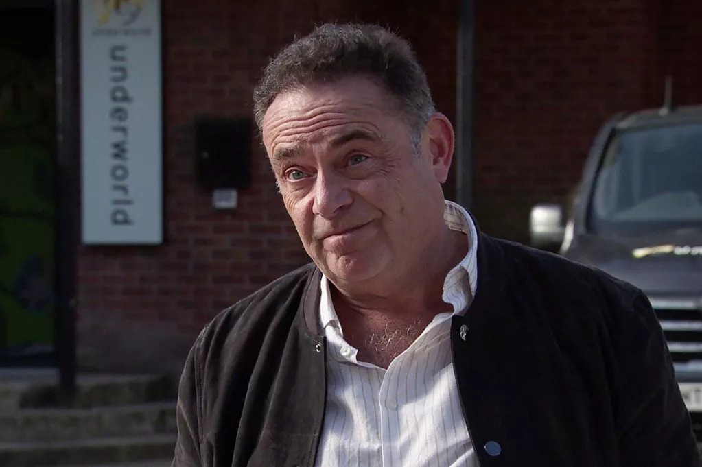 ITV Coronation Street fans ‘work out’ who really took Damon Hay’s money – and it’s not Jesse