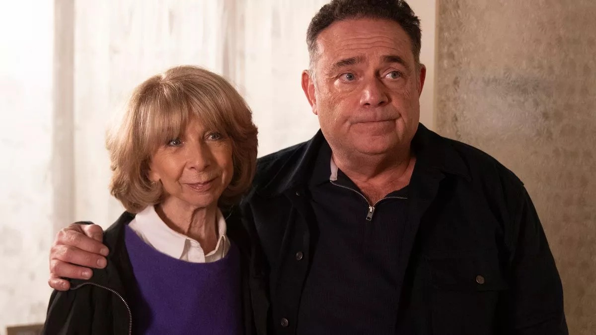 Coronation Street character Gail Rodwell to propose to Jesse after suffering heart attack