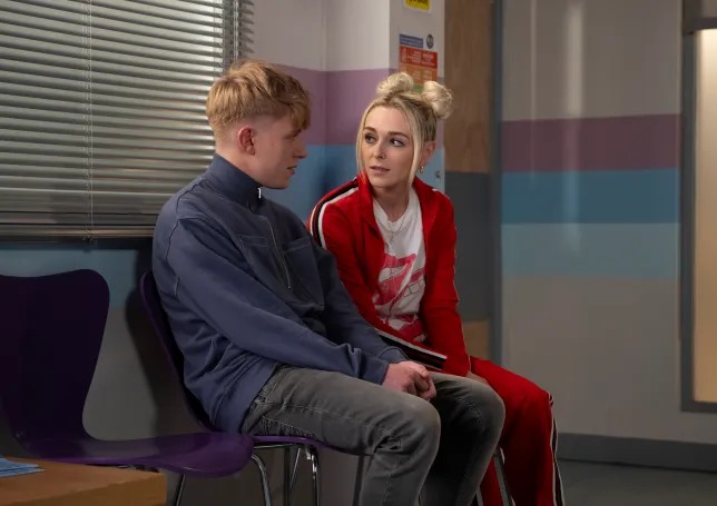 Coronation Street’s Lauren’s life changes again after news from the hospital