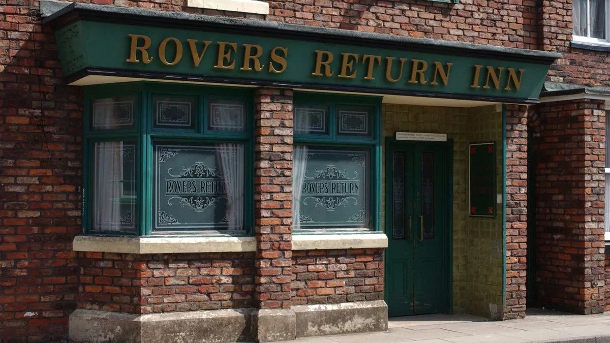 ITV Coronation Street favourite makes unexpected return as character ‘faces death’