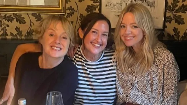 90s and 00s TV legends with ‘decades of friendship’ reunite in heartwarming snap