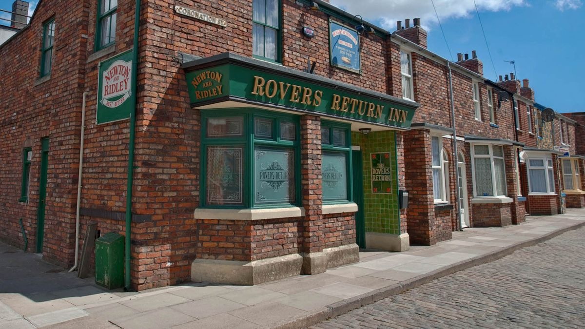 Coronation Street boss reveals Christmas wedding – but betrayal risks everything