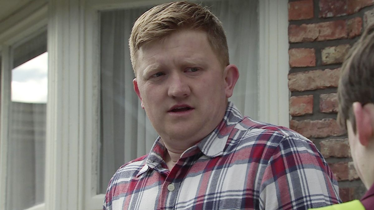 ITV Coronation Street fans fear upsetting twist as Chesney targeted by mystery character