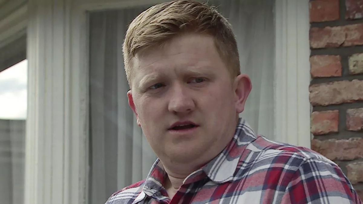 Coronation Street ‘lets slip’ identity of van driver targeting Chesney in new spoiler