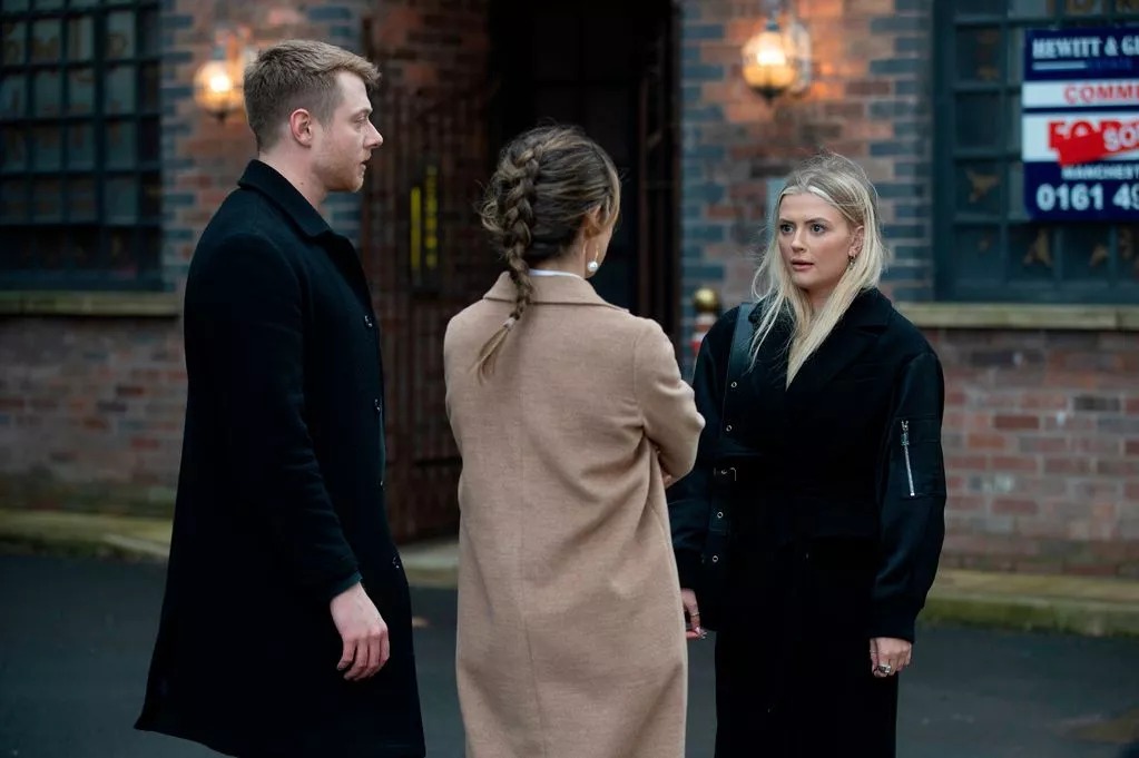 ITV Coronation Street fans baffled as young character ‘goes missing’