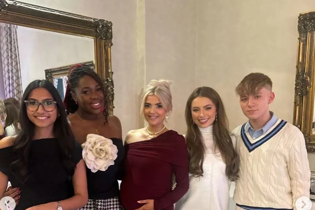 ITV Coronation Street star Lucy Fallon supported by co-stars after Shankly Hotel event