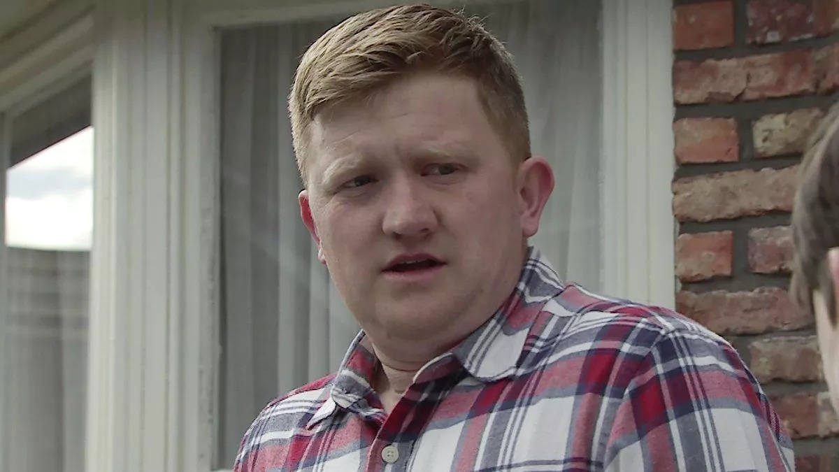 Coronation Street fans ‘unmask’ real van driver targeting Chesney ahead of ‘showdown’