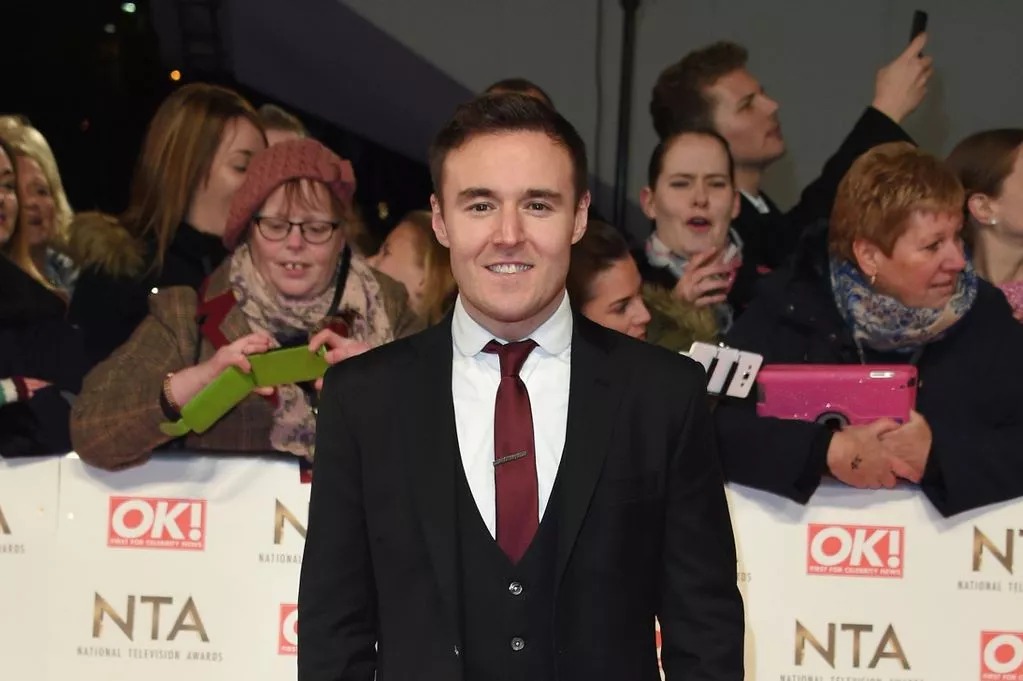 Alan Halsall says ‘thanks mum’ as he is supported by Coronation Street star