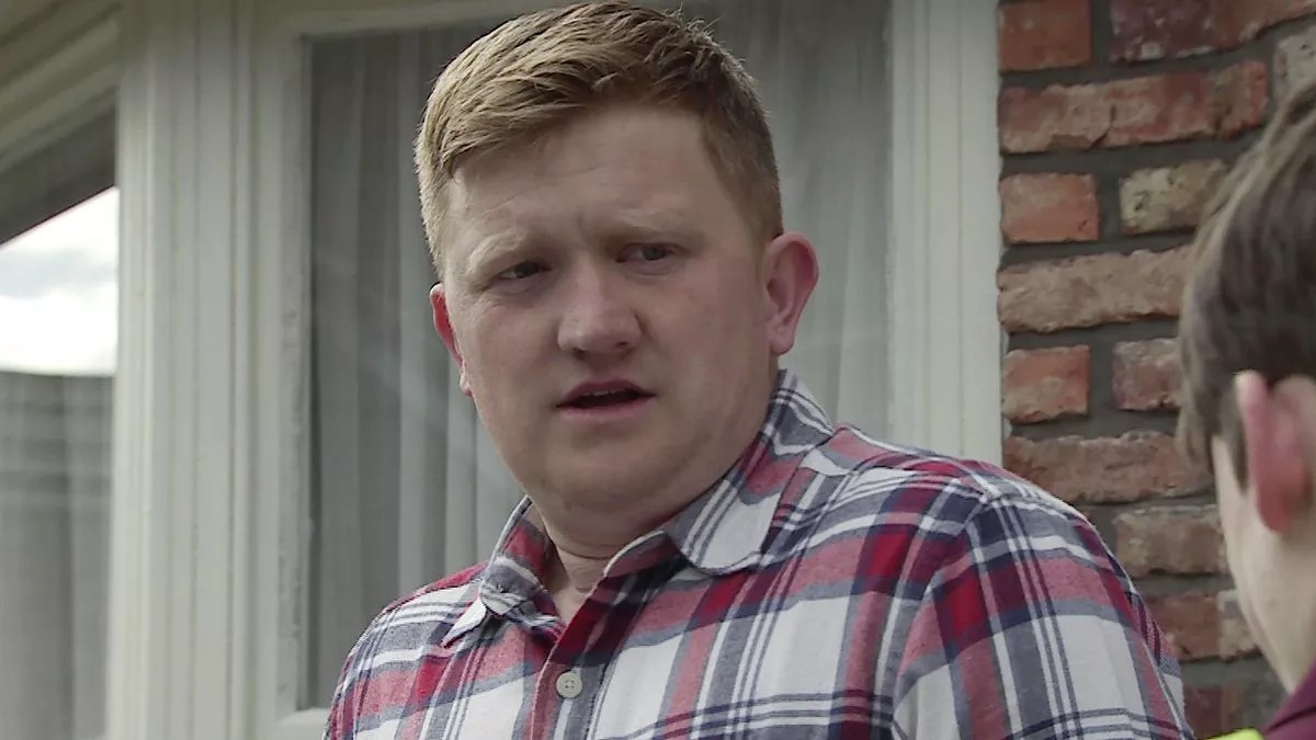 ITV Coronation Street fans ‘solve’ who’s after Chesney – but it’s not what it seems