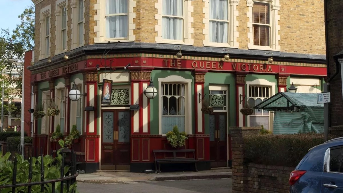 EastEnders favourite makes unannounced return after 13 years as fans left reeling