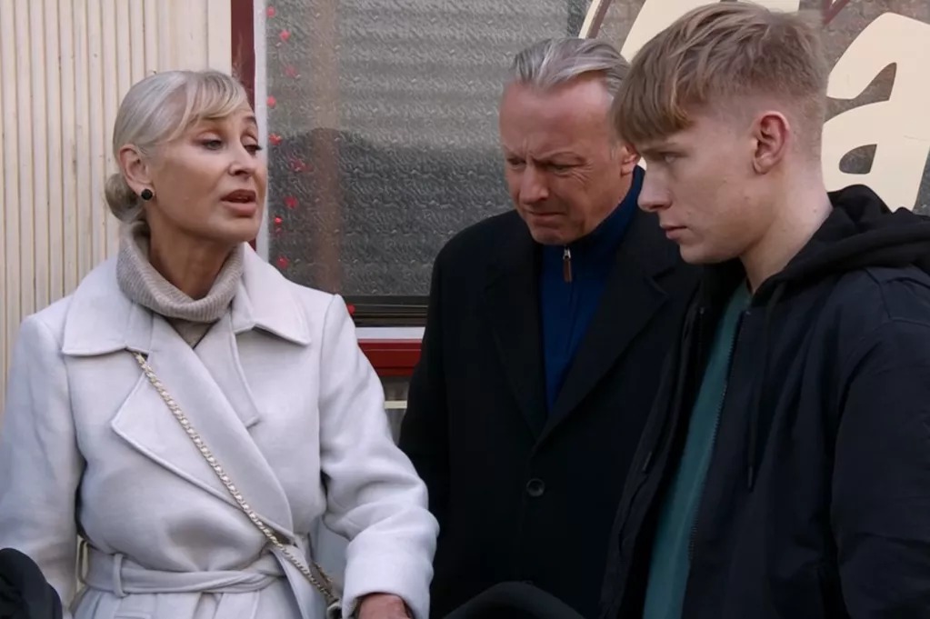 ITV Coronation Street Joel’s parent’s secret ‘revealed’ – and it’s bad news for Dee-Dee