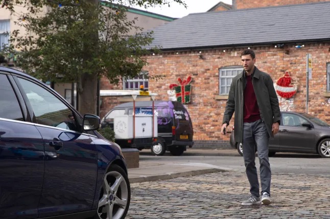 Dodgy copper Kit Green plans revenge as a feud explodes in Coronation Street