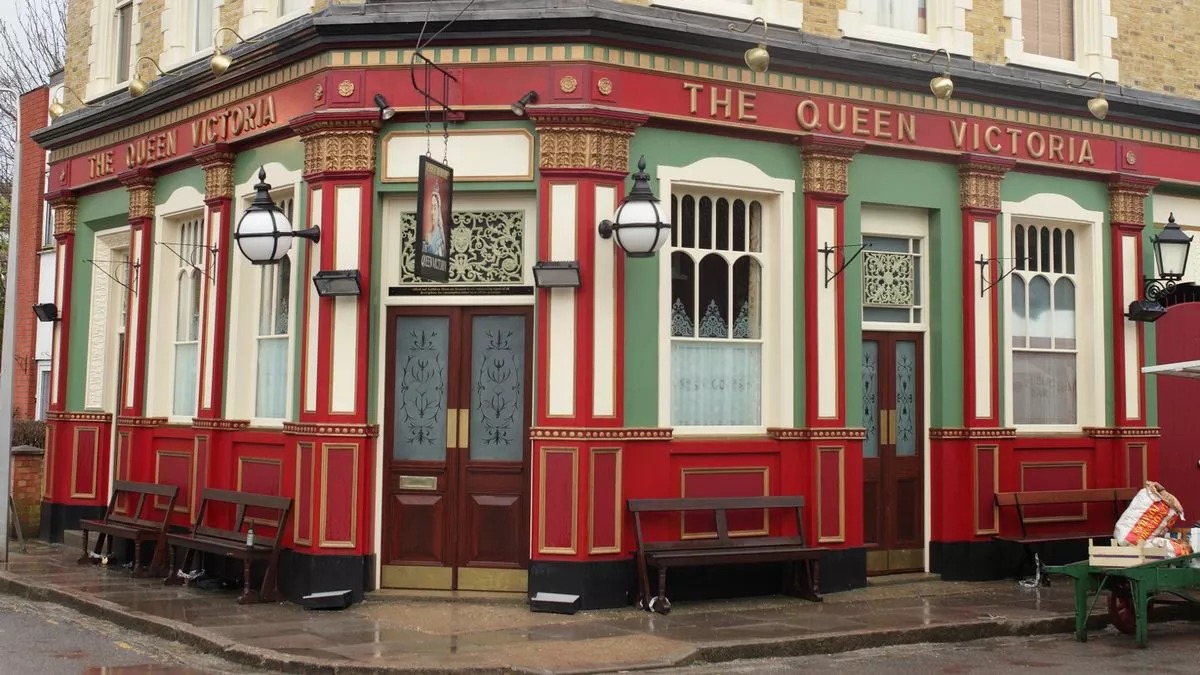 BBC EastEnders fans ‘rumble’ who dies in devastating fire as Queen Vic ‘explodes’