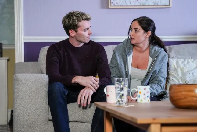 Lauren confides EastEnders Christmas Day secret and Peter is left shocked