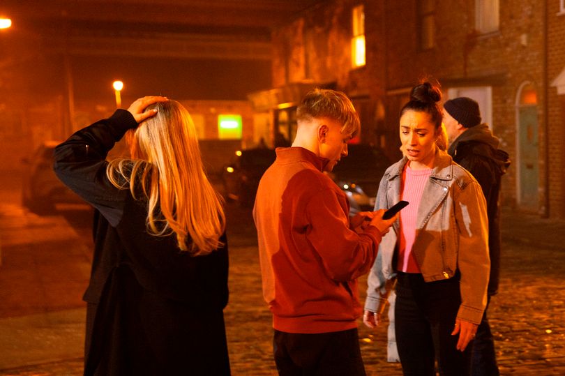 Coronation Street fans ‘rumble’ who started Platt house fire after they were seen ‘in plain sight’ 