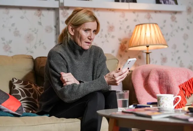 EastEnders fan drops most genius ‘who attacked Cindy’ theory yet and we’re on board