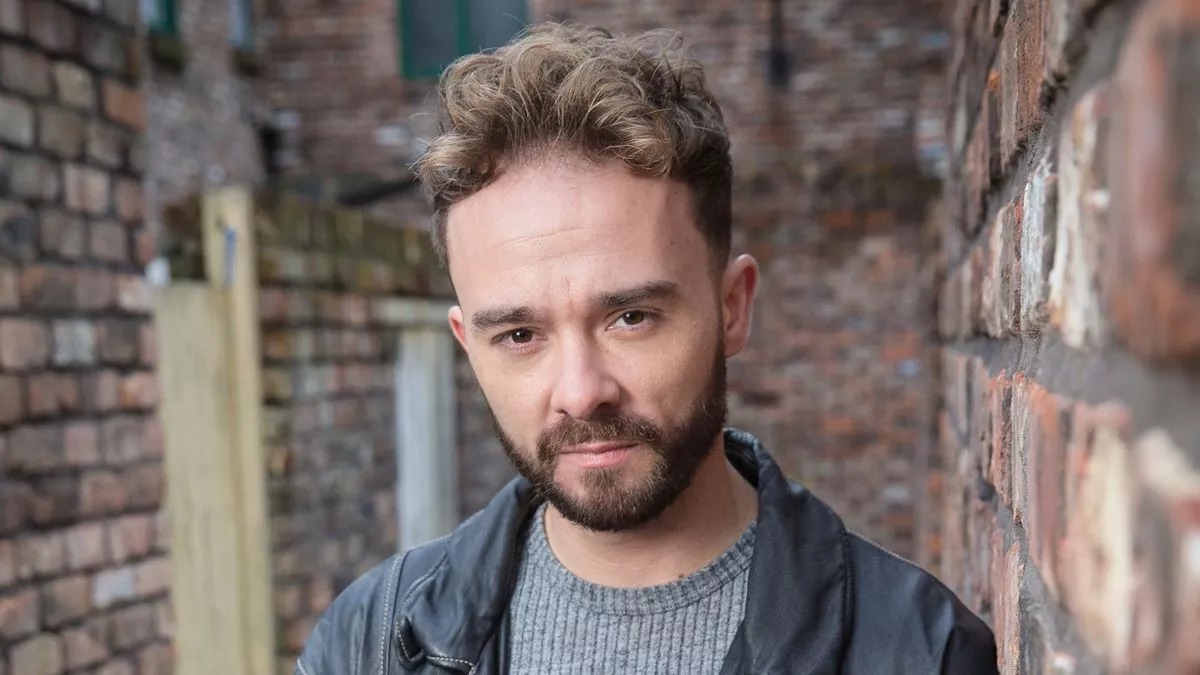 ITV Coronation Street drops new clue about arsonist’s true identity – and it’s not David