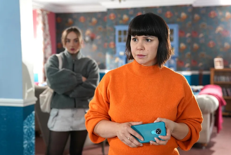 Hollyoaks spoilers: Grieving Robbie Roscoe makes a move on Nancy Osborne!