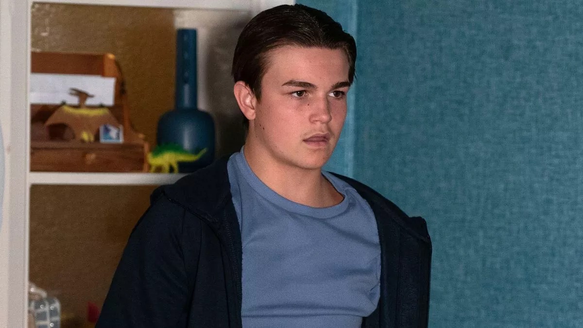 EastEnders fans ‘work out’ who Tommy’s messaging online as ‘return sealed’