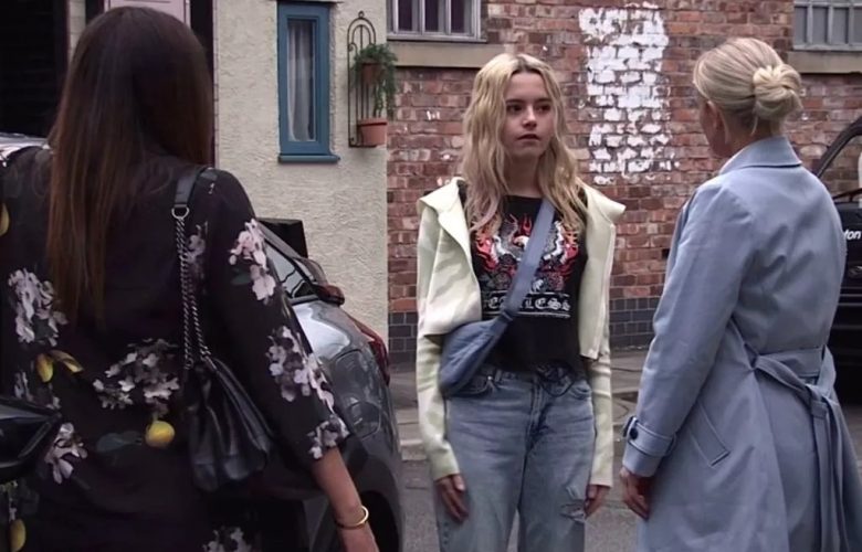 Coronation Street fans say ‘now we know’ as surprise pregnancy twist ‘outed’